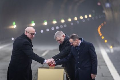 Ekonomicky newsfilter Lameme rekordy pri vystavbe dialnic Staviame ich pravdepodobne najdrahsie v regione
