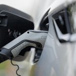Ekonomicky newsfilter Zaujem o elektromobily rastie ludia hladaju unik z krizy s palivami