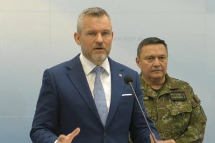 Generali sa nedokazali do ustavy zakotvit stav ohrozenia pretoze opozicia neveri Ficovi a Kalinakovi