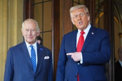 Karola III caka v USA najnarocnejsia cesta Jeho navstevu Trumpa prirovnavaju k mission impossible