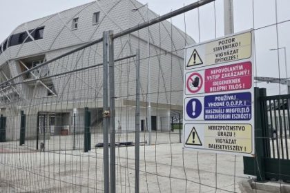 Madarske miliony a nekonecna rekonstrukcia stadion KFC v Komarne sa predrazil a objavili sa vazne odborne pochybnosti