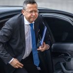 Vlada potvrdila ze pred volbami nebude prilis setrit Deficit neklesne pod styri percenta