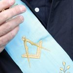 Vo Francuzsku sa zahajil proces proti slobodomurarskej mafii ktora si objednavala bitky aj vrazdy