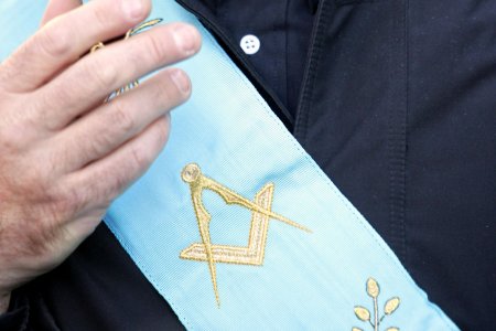 Vo Francuzsku sa zahajil proces proti slobodomurarskej mafii ktora si objednavala bitky aj vrazdy