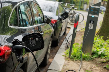 Vysoke ceny paliv nutia ludi zamysliet sa nad elektromobilmi predajcovia hlasia zvyseny zaujem