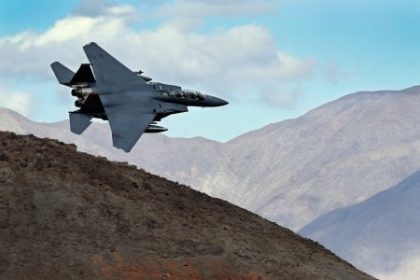 Zastieraci manever CIA a znicene lietadla za stovky milionov Ako Americania zachranili vojaka zo zostrelenej stihacky F 15