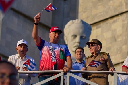 castrovcovci sa vracaju a obracaju kubu smerom k usa rezim chce priblizit k cinskemu modelu hovori politicalog