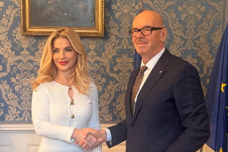 Cesi nechcu skoncit ako Slovaci Tisice ludi v uliciach brania verejnopravne media