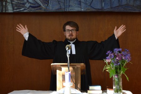 Cilil som k sebe nenavist spomina na svoj coming out slovensky knaz ktory odisiel do Ceska