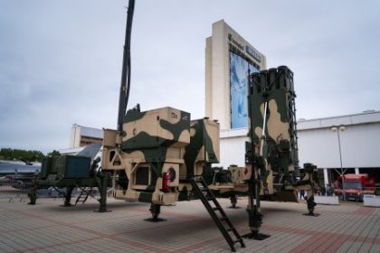 Kalinak predstavil izraelske raketove zariadenia ktore su ciastocne len pozicane
