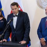 Odborari aj zamestnavatelia ziadaju tripartitu k opatreniam Sakovej Vlada ich opat vynechala