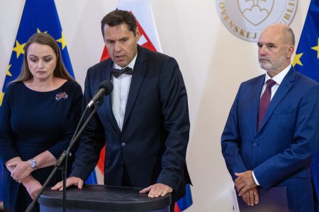 Odborari aj zamestnavatelia ziadaju tripartitu k opatreniam Sakovej Vlada ich opat vynechala