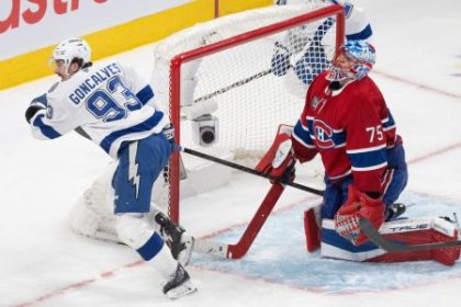 Rano s NHL Slafkovsky od seba ocakava viac a odkazal si na supera ktory mu udelil bodycek Seria sa rozhodne az v 7 zapase
