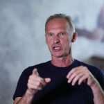Slafkovskemu by dobre poradil Jagr Dominik Hasek spomina na Buffalo a na to ako hodil vyrazacku po Bondrovi