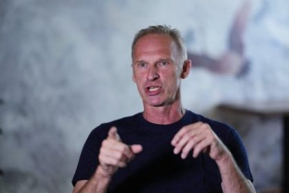 Slafkovskemu by dobre poradil Jagr Dominik Hasek spomina na Buffalo a na to ako hodil vyrazacku po Bondrovi