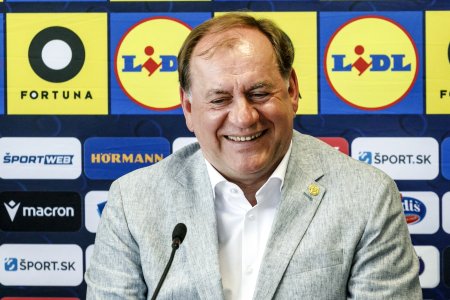 Tlacova konferencia Weissa v desiatich vyrokov slovan moze ist svojou cestou aku chce mlady Kmotrik