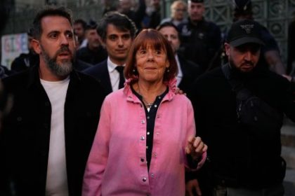 Web na ktorom Pelicot verboval muzov na znasilnenie svojej zeny opat funguje