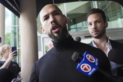 Andrew Tate priviedol 17 rocnu Slovenku z Kosic do Britanie Ako prvu ju presvedcil tocit porno a zbohatol