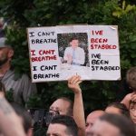 Britska policia fatalne pomylila pachatela s obetou Nevinny mladik zomrel v putach