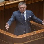 Ficove tazke dni PS pripomina premierove priatelky a ich prijmy koalicia hlada vacsinu