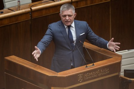 Ficove tazke dni PS pripomina premierove priatelky a ich prijmy koalicia hlada vacsinu