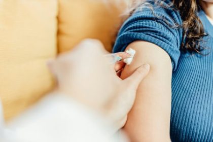 Matka odmieta povinne ockovanie deti otec to riesi sudnou cestou pripad rozvedenych rodicov s roznymi nazormi na vakciny