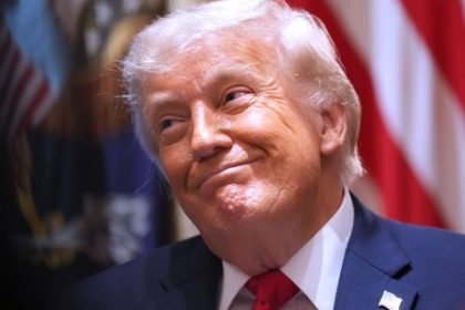 Miliony ludi si stale myslia ze Trump je vyborny prezident