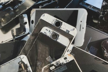 Mozno by sme mali bojovat proti novym technologiam ako proti alkoholizmu Vikend bez politiky