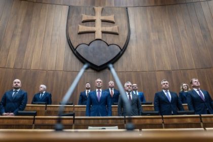 Nove pravidla priniesli do parlamentu bizarne situacie V koalicii uz uvazuju o dalsiej zmene