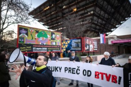 Odsudzujeme utok premiera Fica na novinarka STVR