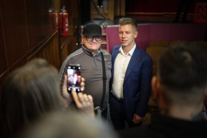 Prieskum Ipsosu Peter Magyar ziskava priaznivcov aj medzi Madarmi na Slovensku