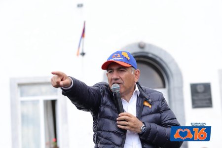 Rusi zvysuju tlak na Armensko pred dolezitymi volbami Favoritom je premier ktory sa priblizuje so Zapadom