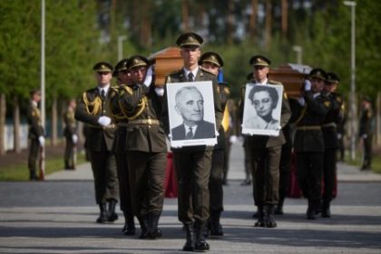Ukrajina nahnevava Polsko Vracia sa k postavam z minulosti ktore su pre Poliakov kontroverzne