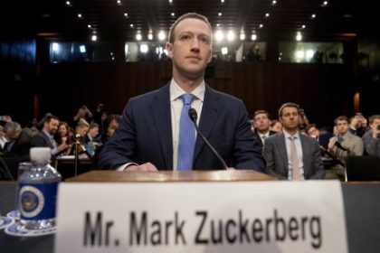 V zakulisi Facebooku Zuckerbergov unik pred diplomaciou ukazka z knihy