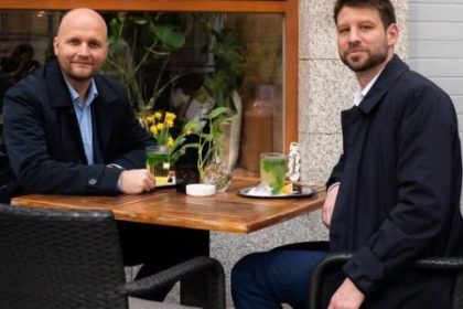 Zblizovanie PS a Demokratov Ide o rozhovory s otvorenym koncom tvrdia vo stranach