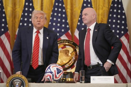 25 den MS Trump opat zasahuje do turnaja Zdvihol telefon a poziadal sefa FIFA aby zrusil trest pre americkeho hraca