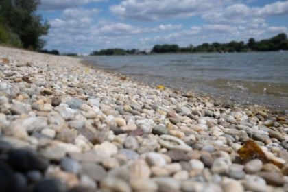 Bagre odniesli Lanfranconiho balvany zvysok uz vybavi Dunaj sam V Bratislave sa vytvaraju nove plazove brehy