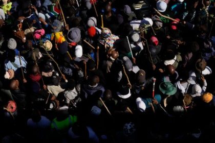 Chodievaju od domu k domu a nahanaju cudzincov Ponco v JAR vypukli masivne protiimigracne protesty