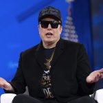 Ekonomicky newsfilter Musk predpoveda eru hojnosti v ktorej peniaze strati zmysel