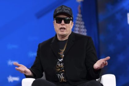 Ekonomicky newsfilter Musk predpoveda eru hojnosti v ktorej peniaze strati zmysel