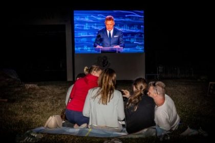 Fico sa stazoval na akcie pre papalasov Teraz da statisticne za oslavy na ktore sa verejnost nedostane