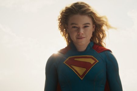 Herecka Milly Alcock preniesla svoju bolest do Supergirl no vysledok trpel na slaby scenar
