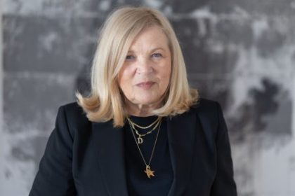 Historicka mody Lapsanska Sutaj Estok nam predvadza najma svoje svaly Simkovicova ma nevhodne topanky