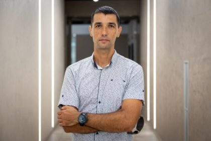 Inpekcia nadalej vysetruje sabotaz spojenu so stihanm premiera Fica Povodne obvineny policajt ziada odskodnenie