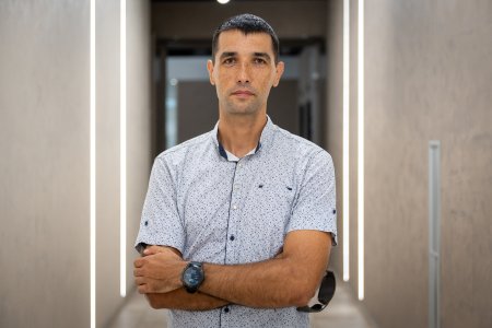 Inpekcia nadalej vysetruje sabotaz spojenu so stihanm premiera Fica Povodne obvineny policajt ziada odskodnenie