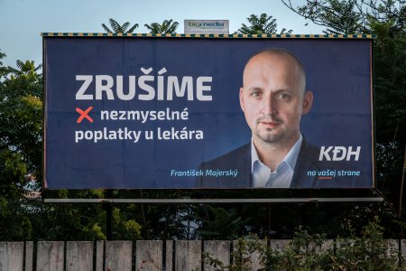 KDH sa pripomina bilbordovou kampanou na volicov utoci cez zrusenie poplatkov u lekara