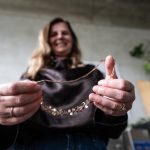 Kradez vas priprav aj o pocit dvery hovor Lucie Po desiatich rokoch vrtila rodine dedistvo ktor jej ukradol sriov podvodnk