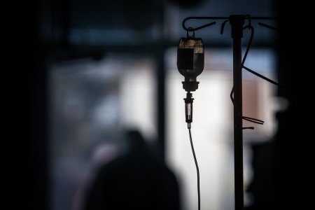 Lekar tvrdil ze pracuje no bol v televiznom studiu Polskom otrias skandal vo varsavskej nemocnici