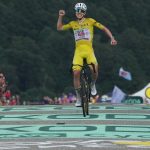 Nezastavil ho rozpad timu ani nocne dopingove kontroly Pogacar vyhral Tour de France po piatykrat