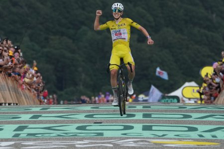 Nezastavil ho rozpad timu ani nocne dopingove kontroly Pogacar vyhral Tour de France po piatykrat